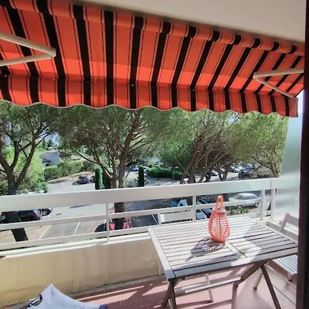F2 Dans Avec Piscine Fréjus